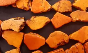 Свойства и сила оранжевых камней