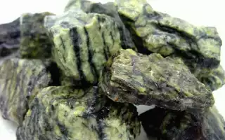 Свойства камня Змеевик