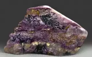 Что представляет собой камень чароит