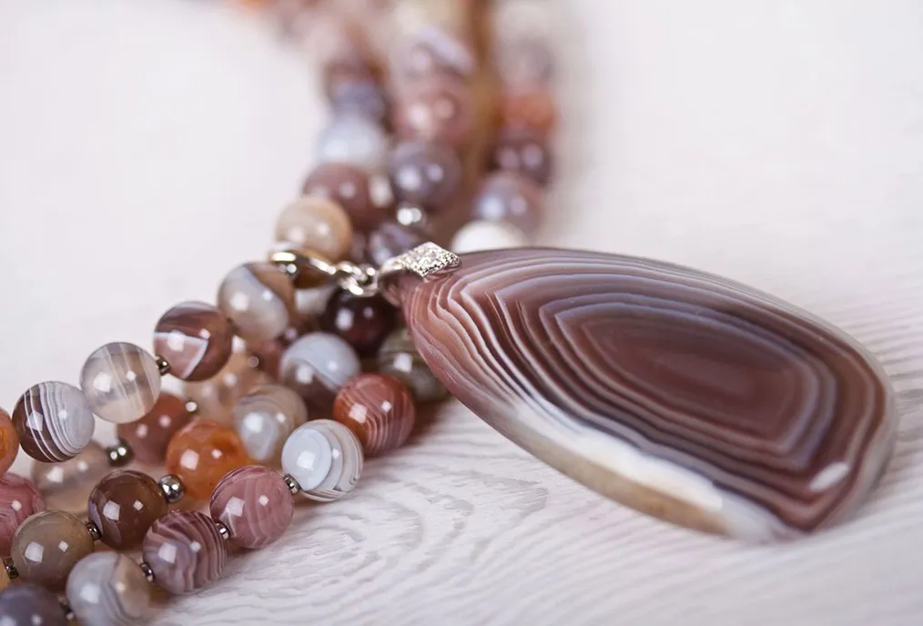 Украшение из агата