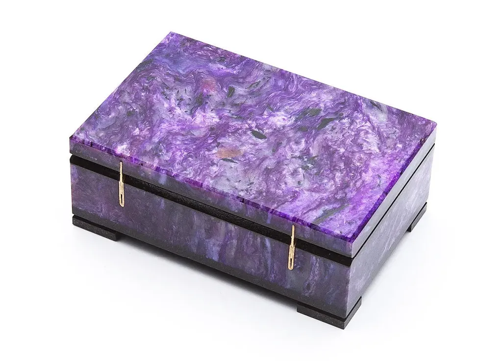 Шкатулка из Чароита