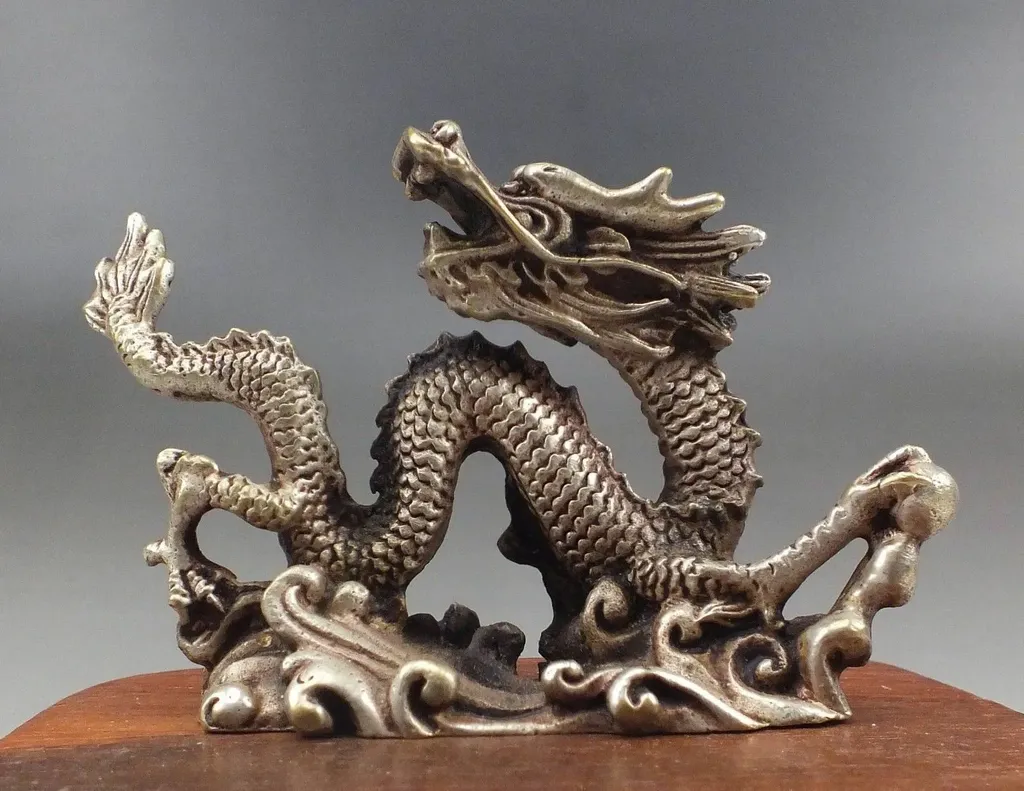Статуэтка дракона