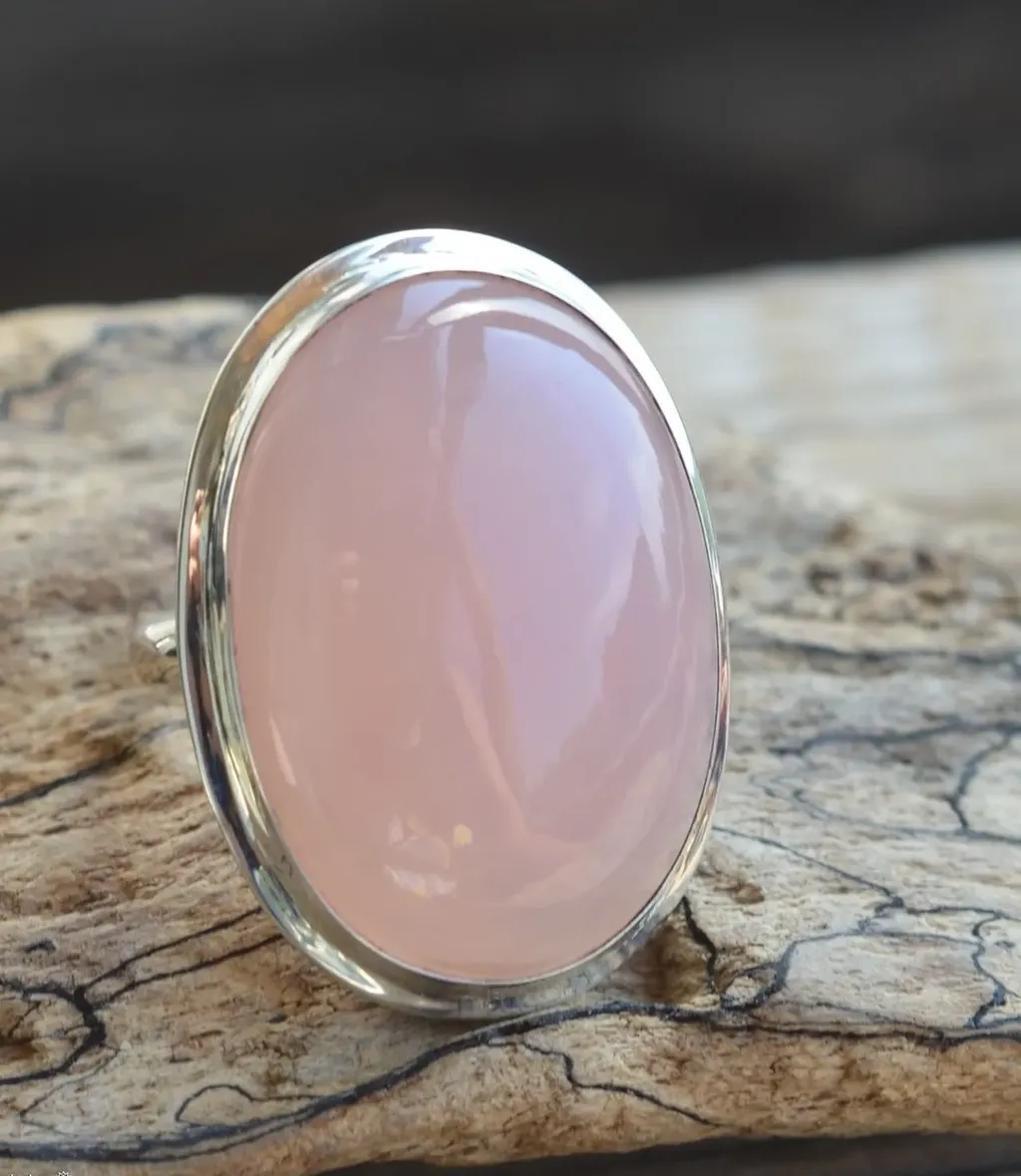 Кольцо с розовым халцедоном