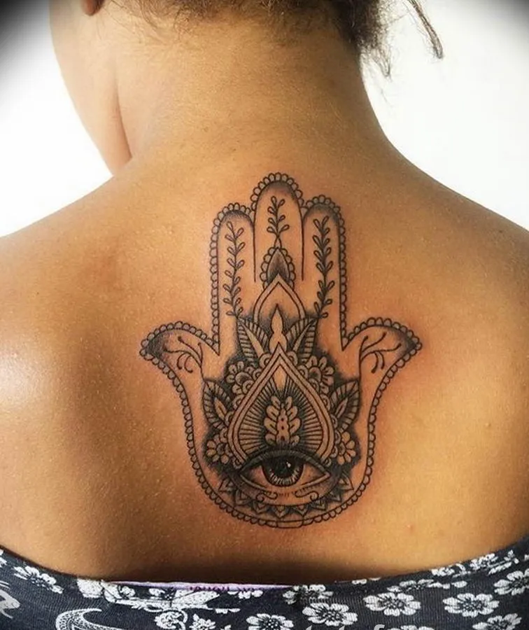 Тату с рукой Фатимы