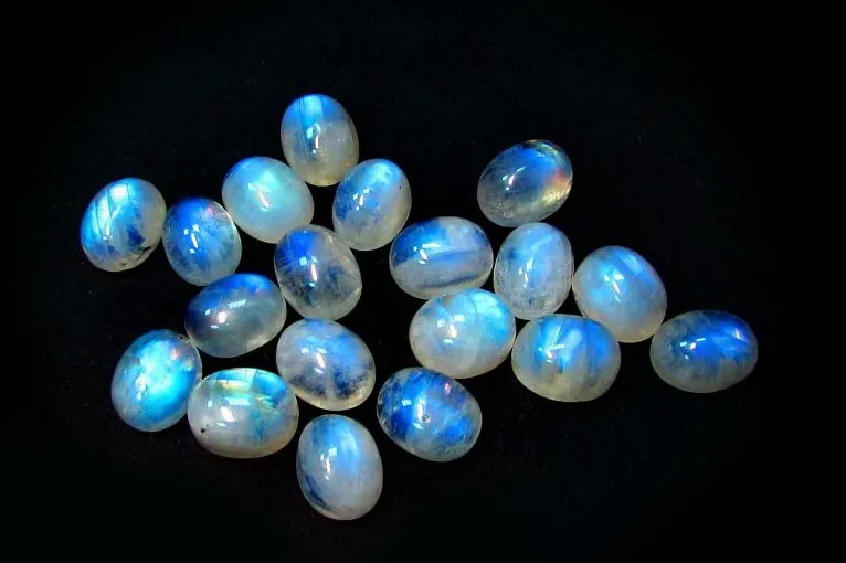 Лунный камень