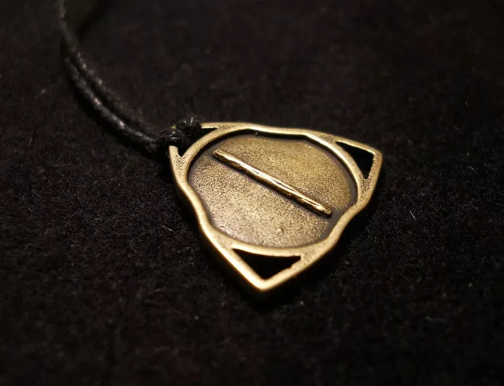 Амулет с руной Иса