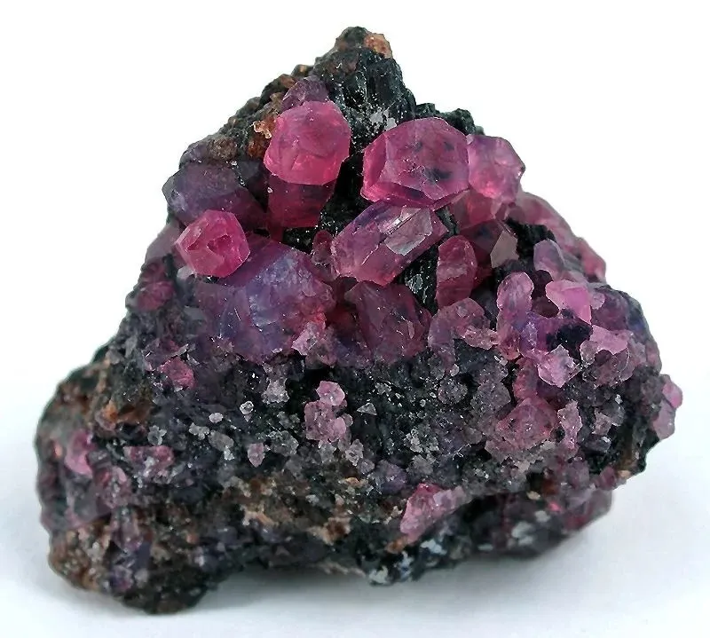 Корунд минерал