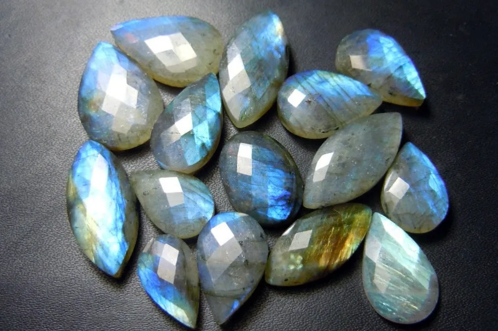 Камни лабрадор