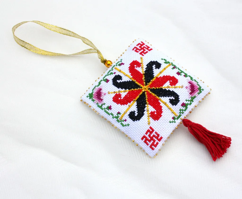 Вышивка оберега