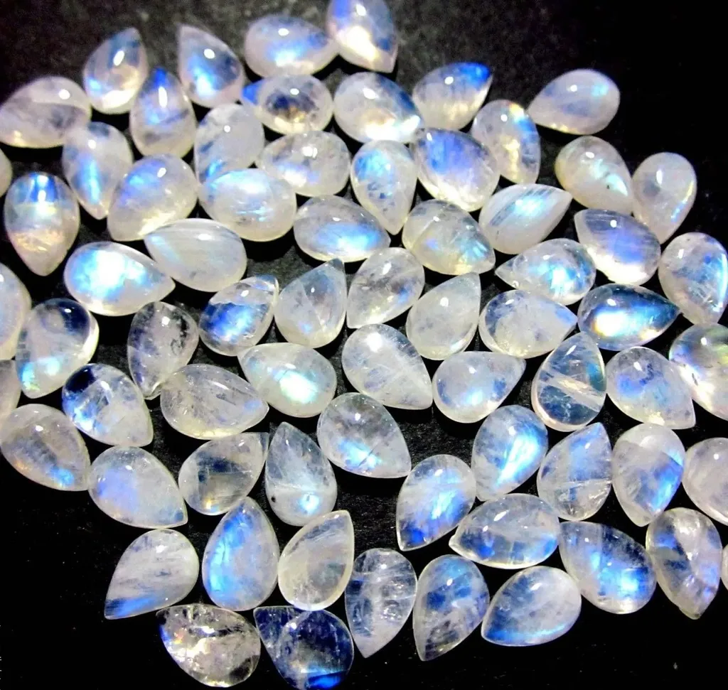 Лунный камень