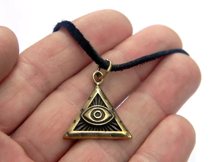 Амулет для богатства и власти