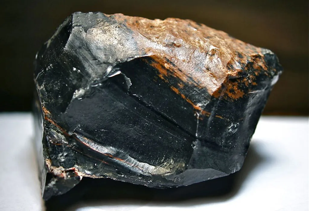 Минерал обсидиан