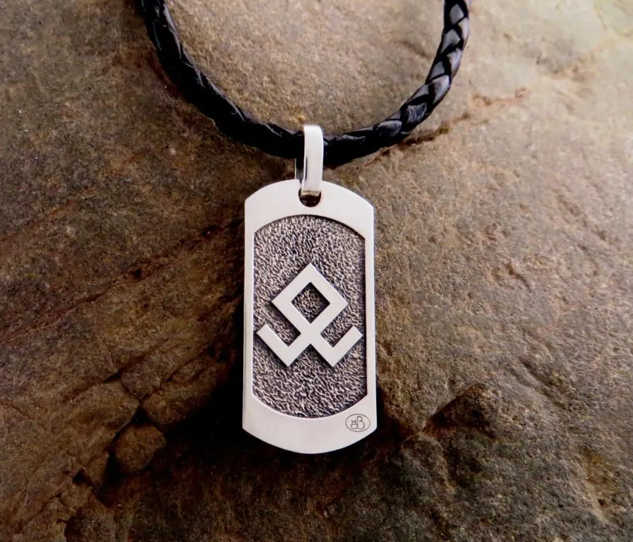 Амулет с руной Одал