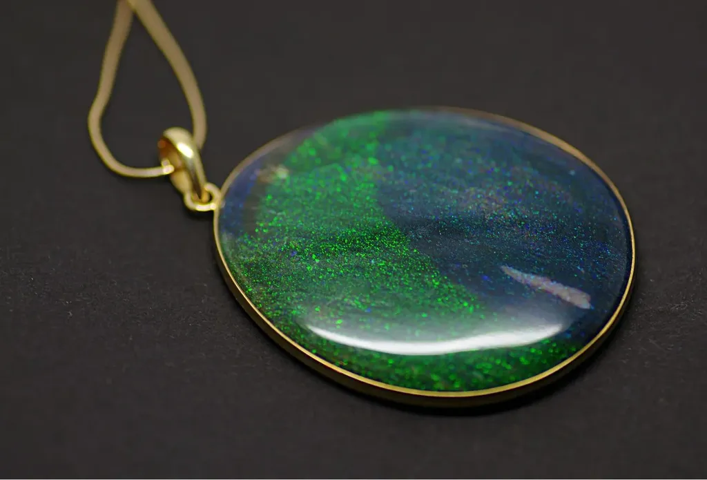 Кулон с опалом