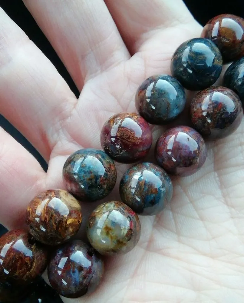 Украшение из Петерсита