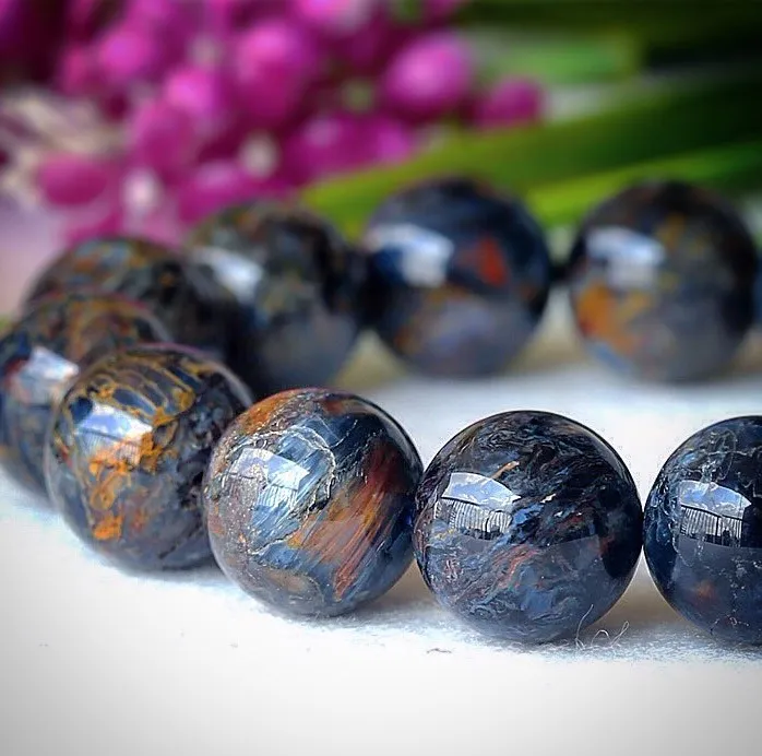 Украшение из Петерсита