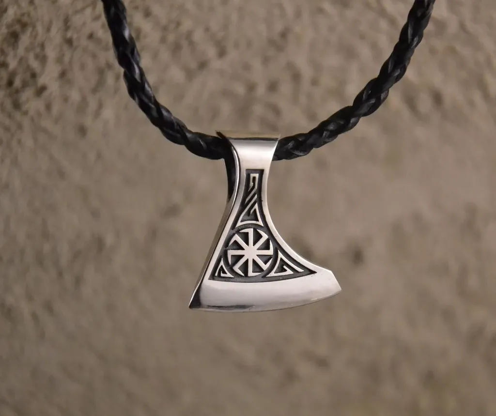 Оберег секира Перуна