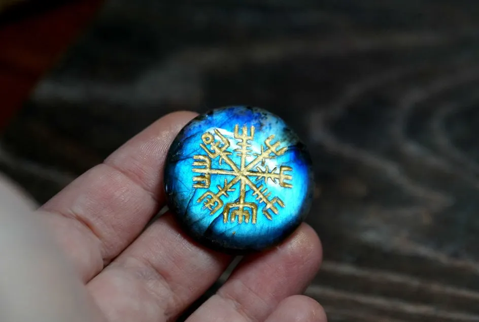 Шлем ужаса в камне