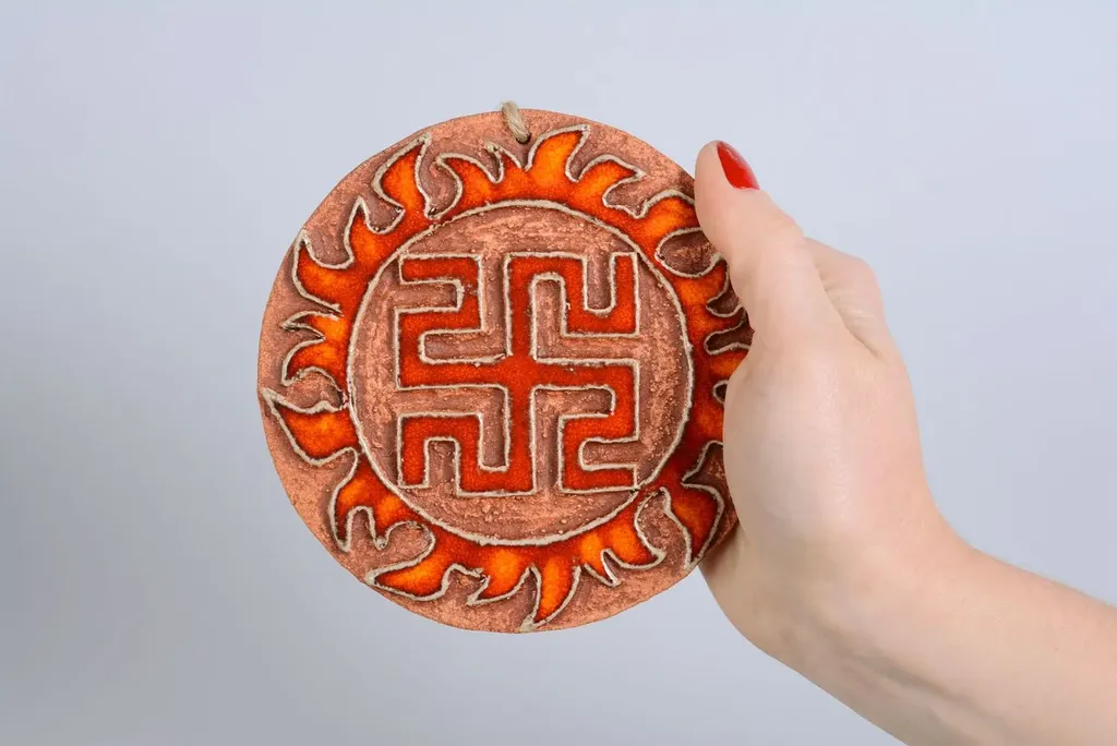 Оберег Родовик из дерева