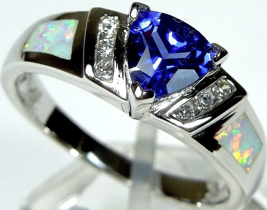 Кольцо с танзанитом