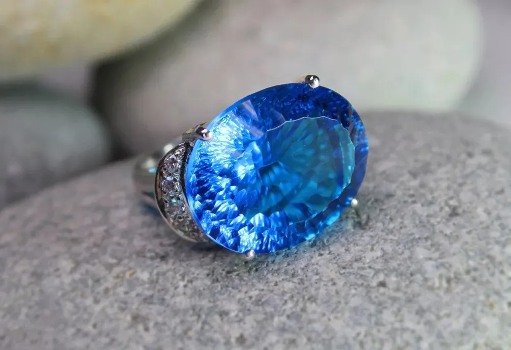 Кольцо с топазом