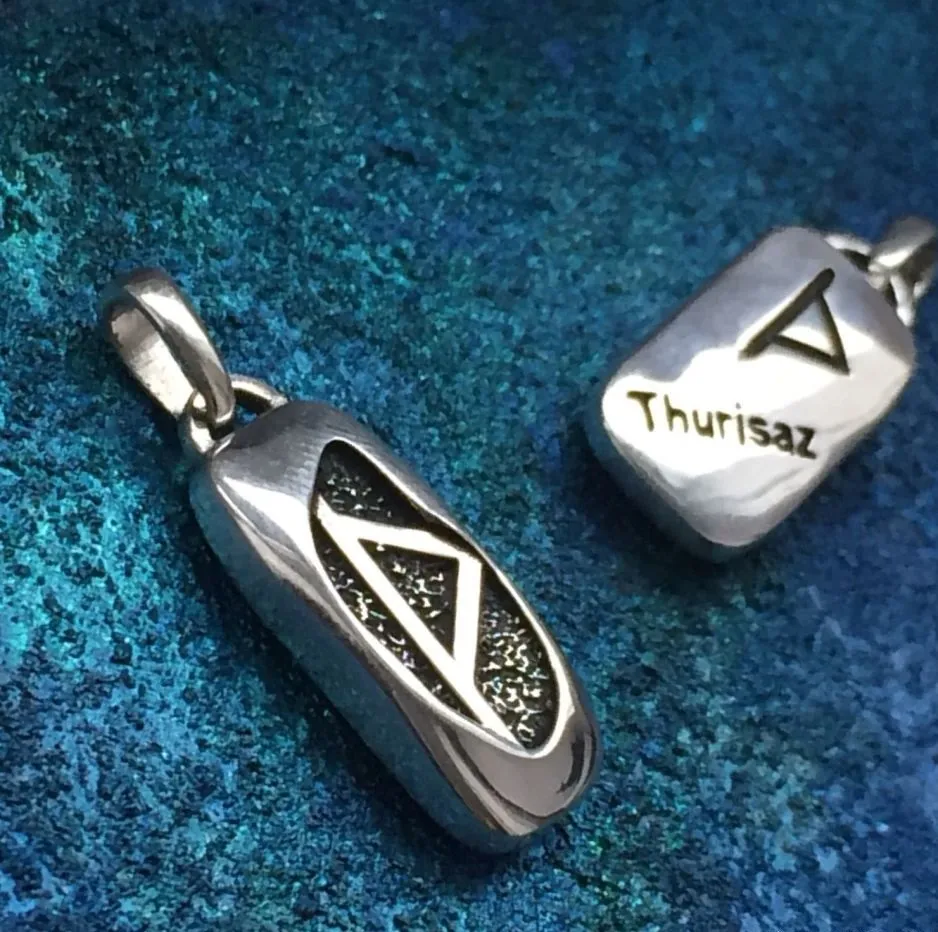 Амулет с руной Турисаз
