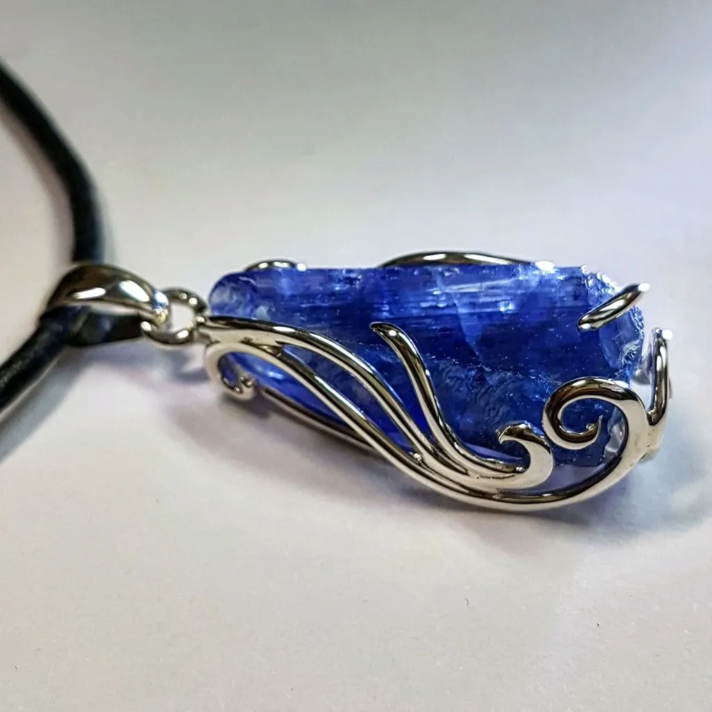 Кулон с танзалитом