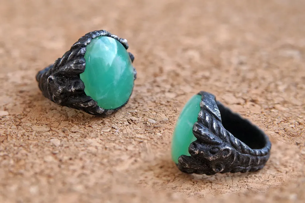 Кольцо с хризопразом