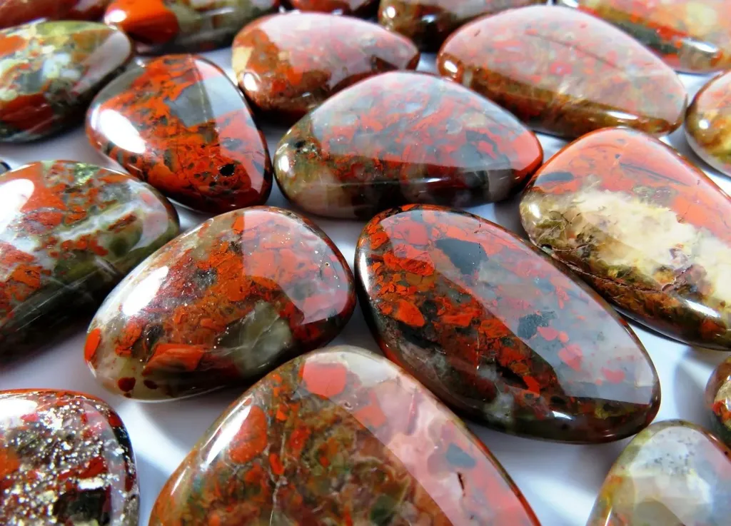 Камень Яшма