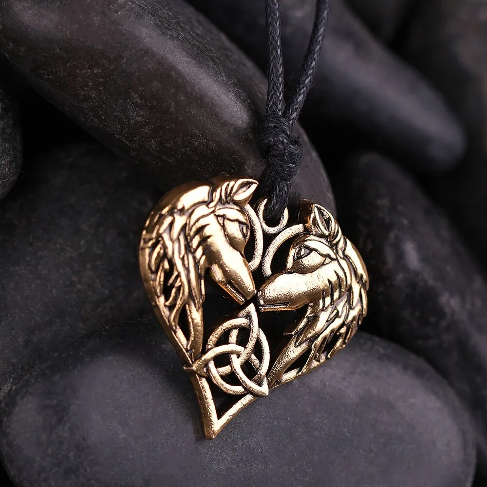 Амулет Волки