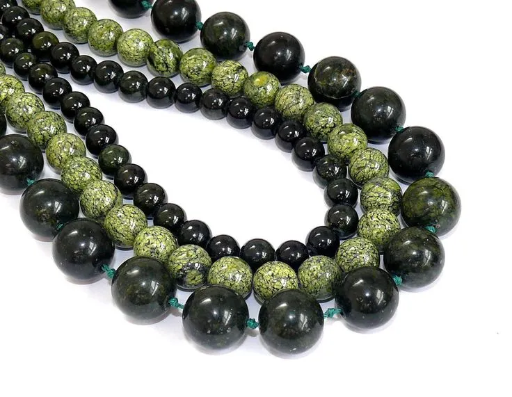 Бусы из камня змеевик
