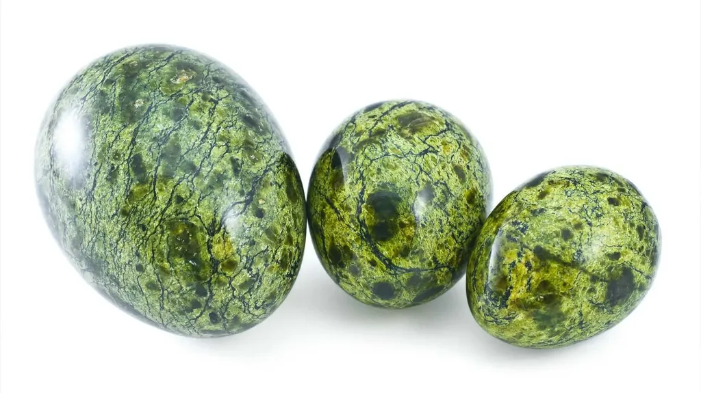 Камень змеевик