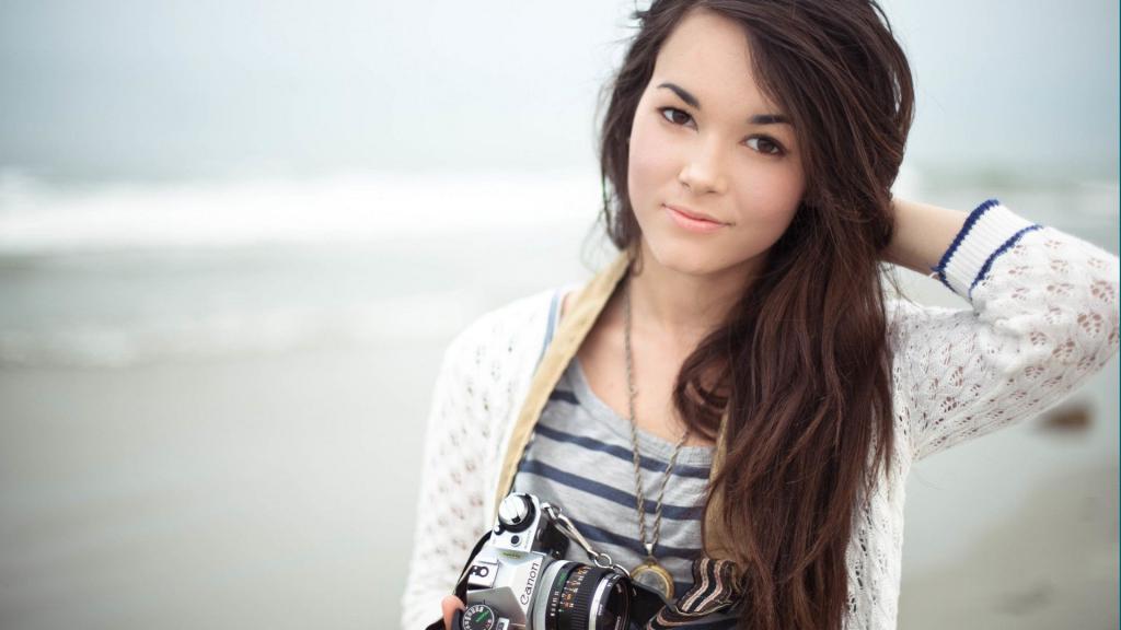Девушка с фотоаппаратом