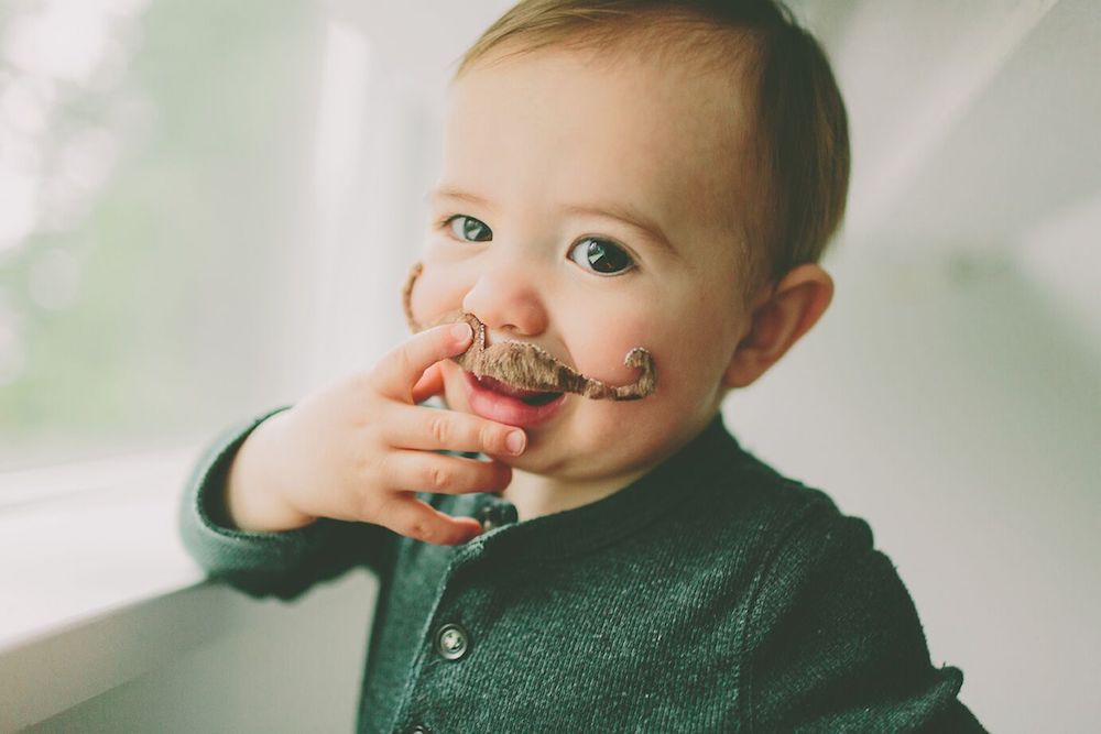 Малыш с усами