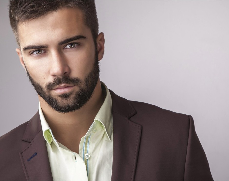 Мужчина в костюме