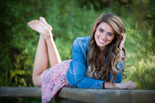 Девушка с улыбкой