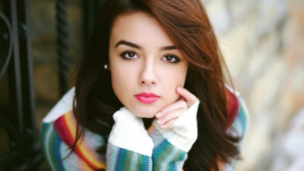 Красивый взгляд девушки.