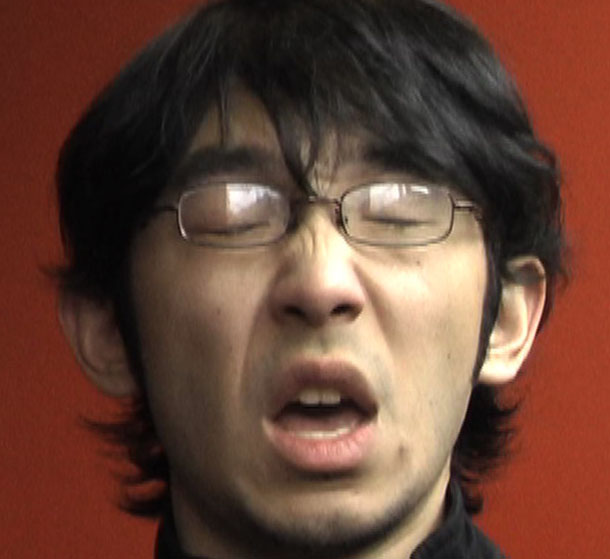 азиат чихает