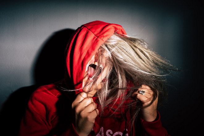 Девушка в красном