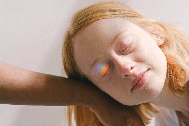 Чешется правое ухо