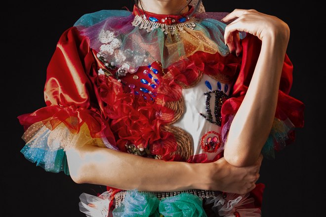 Чешется левый локоть