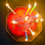 Красный тортик со свечками