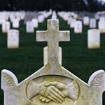 Крест на кладбище