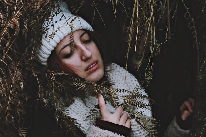 Девушка в шапке