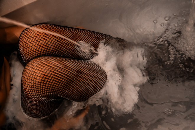 Колено чешется в ванной