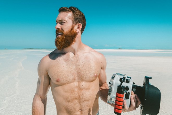 мужчина на пляже