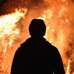 Кто-то наблюдает за пожаром