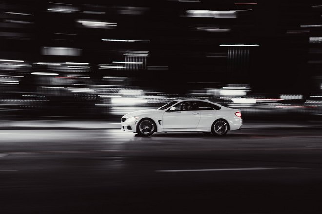 Угнали белую машину