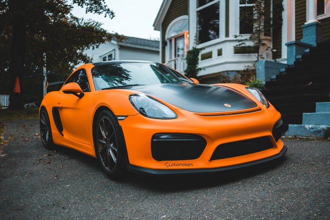 Оранжевую машину скоро угонят