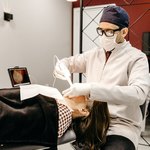 Снится, что выпал зуб у девушки